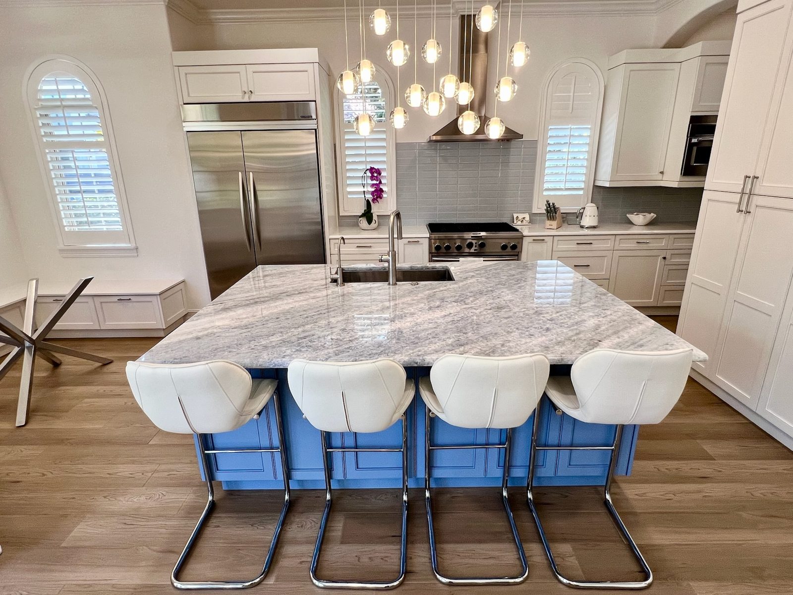 Winter Park kitchen with quartzite island and glass pendant cluster